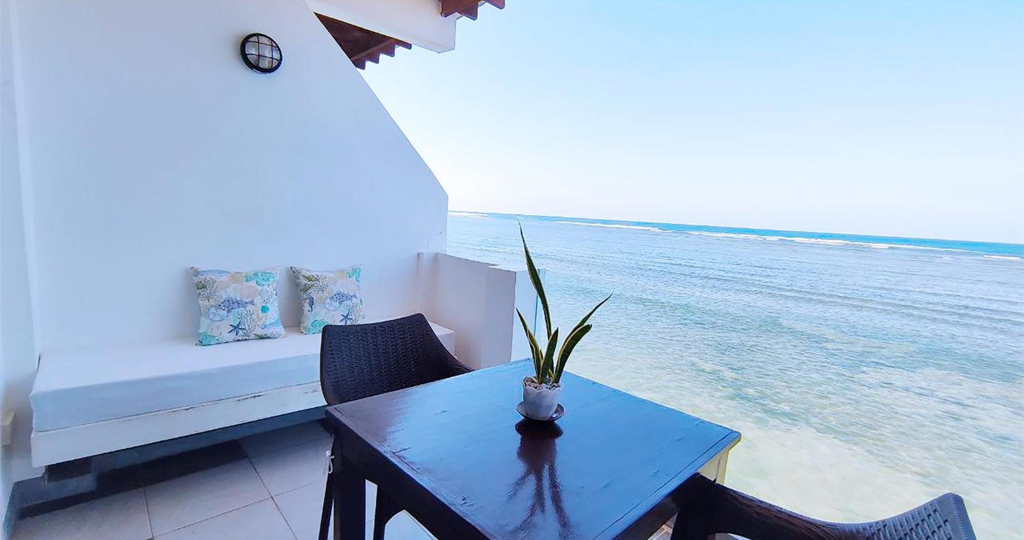 Casa Almarenzo Bed & Breakfast Bolinao Exterior photo