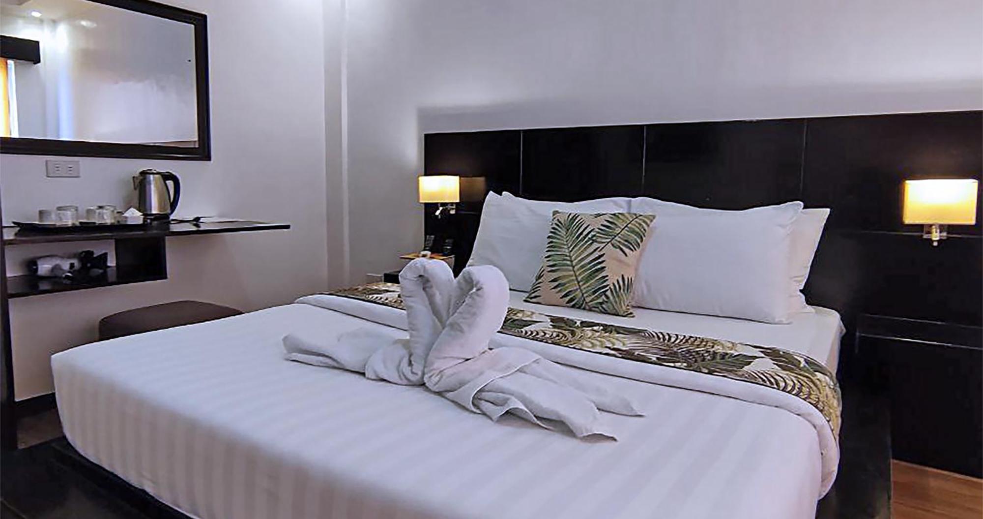 Casa Almarenzo Bed & Breakfast Bolinao Exterior photo